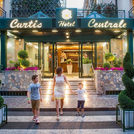 Hotel Curtis Centrale Alassio Bagian luar foto