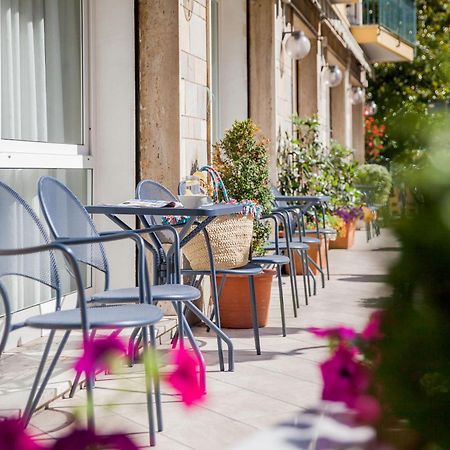 Hotel Curtis Centrale Alassio Bagian luar foto