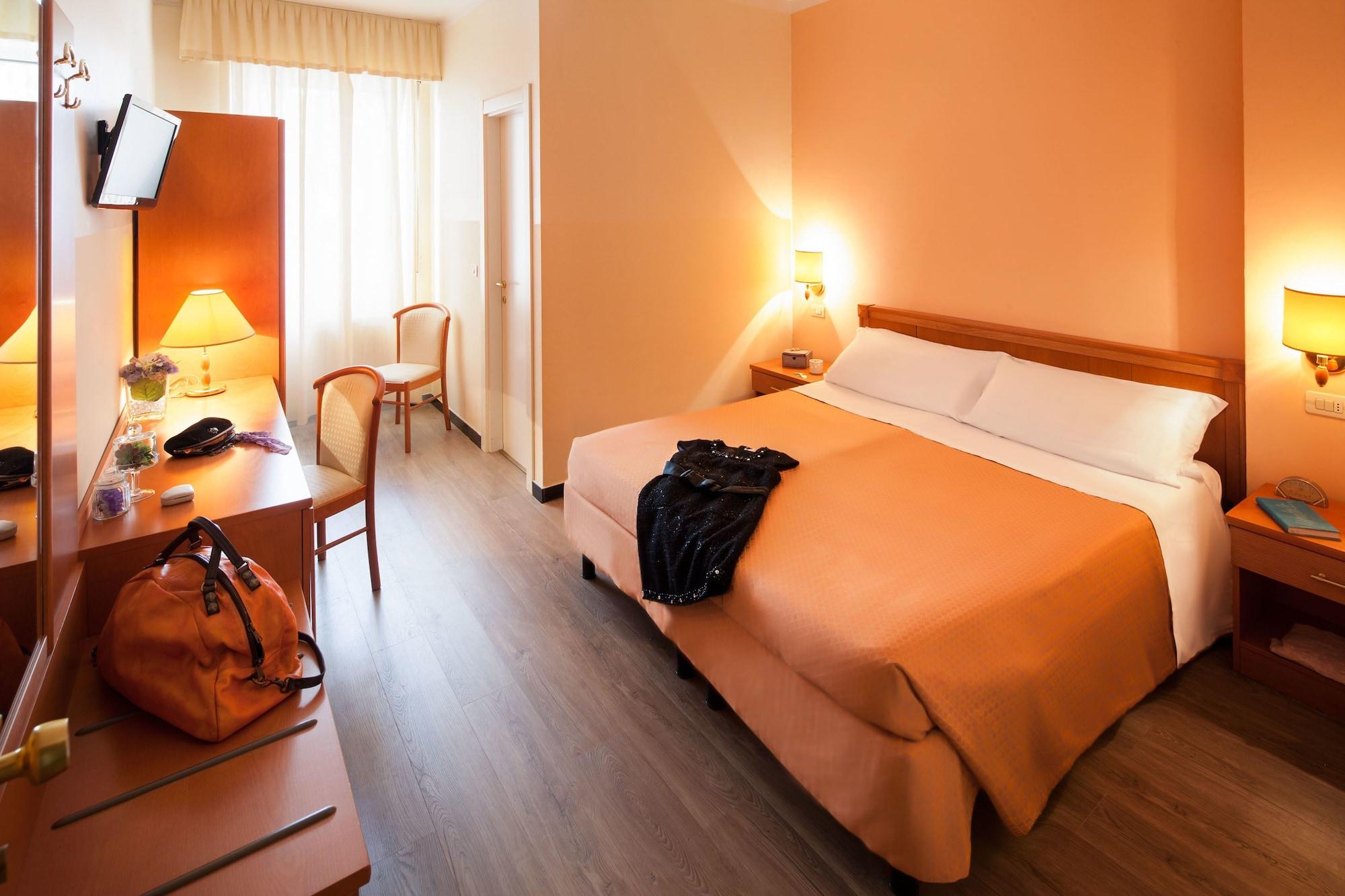 Hotel Curtis Centrale Alassio Bagian luar foto