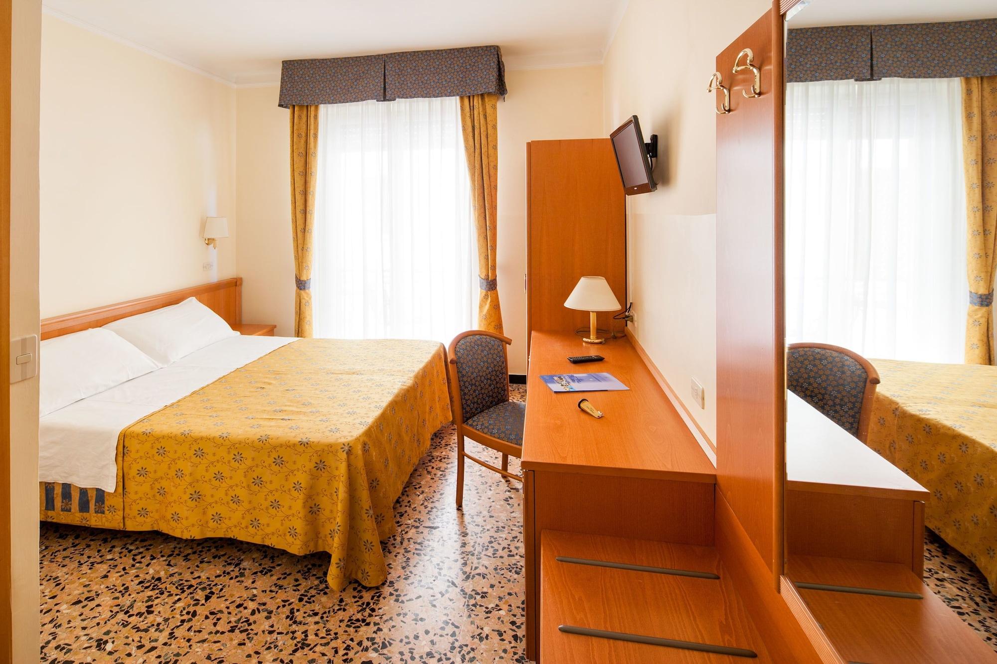 Hotel Curtis Centrale Alassio Bagian luar foto