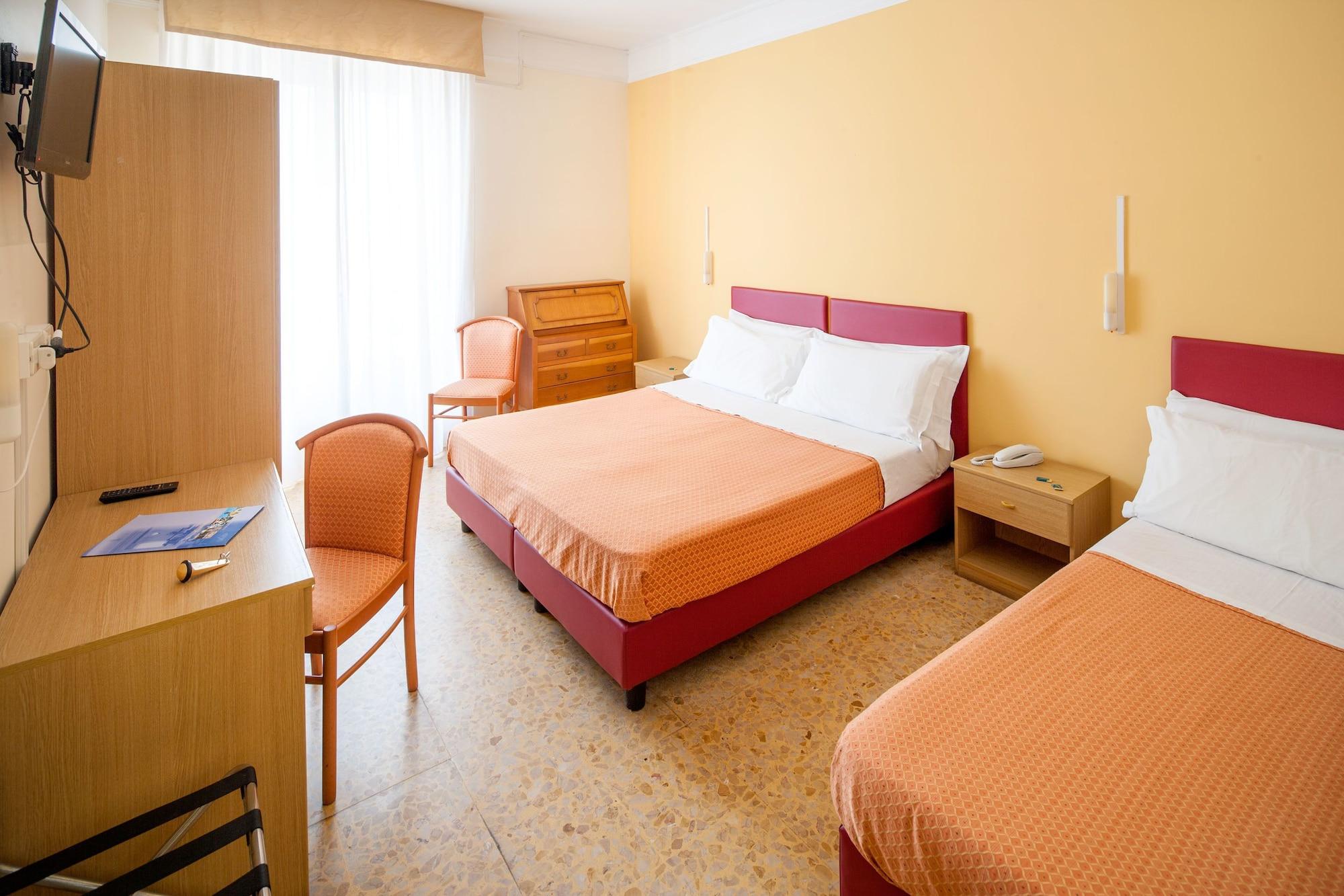 Hotel Curtis Centrale Alassio Bagian luar foto
