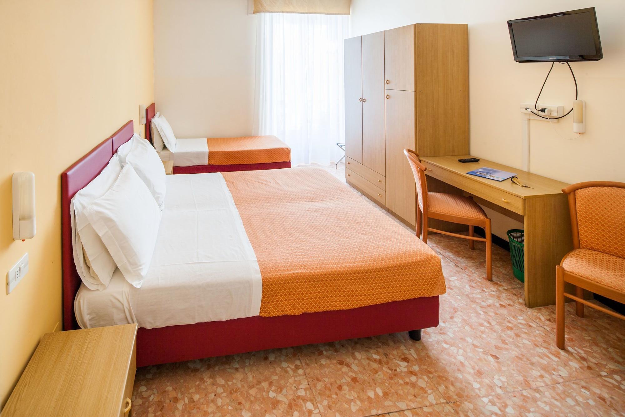 Hotel Curtis Centrale Alassio Bagian luar foto