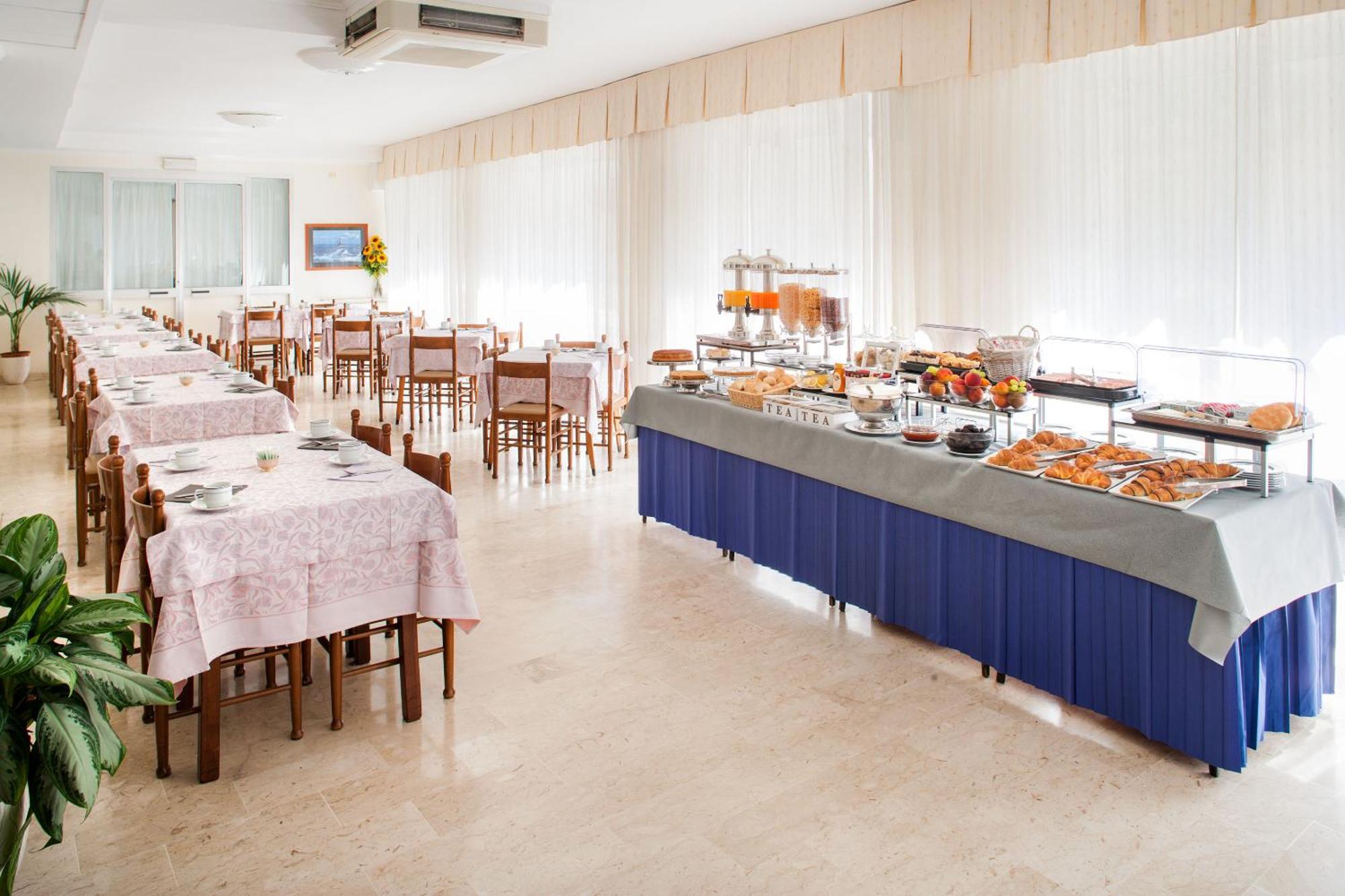 Hotel Curtis Centrale Alassio Bagian luar foto