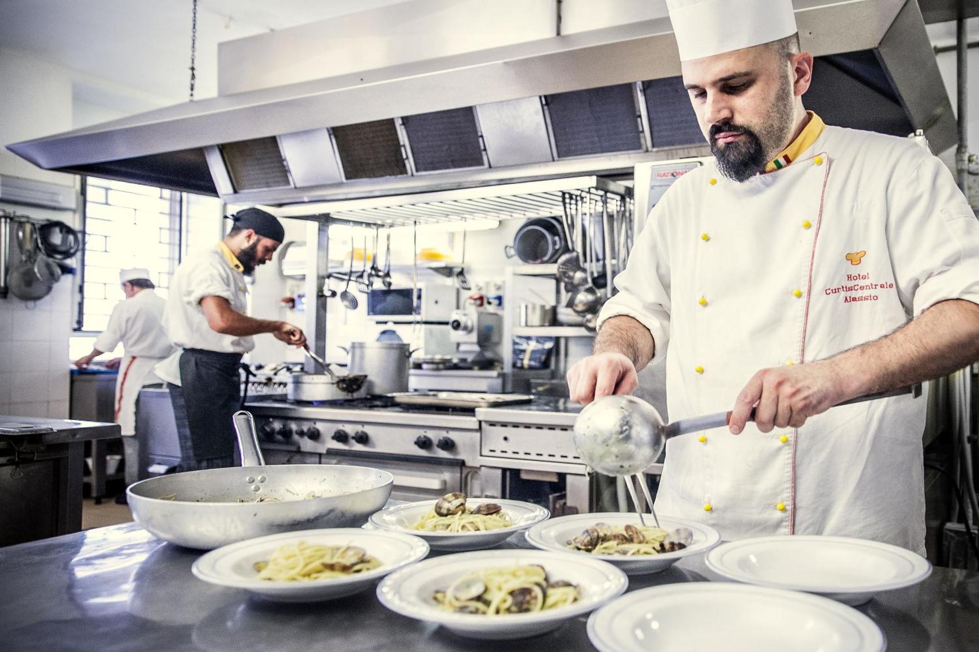 Hotel Curtis Centrale Alassio Bagian luar foto