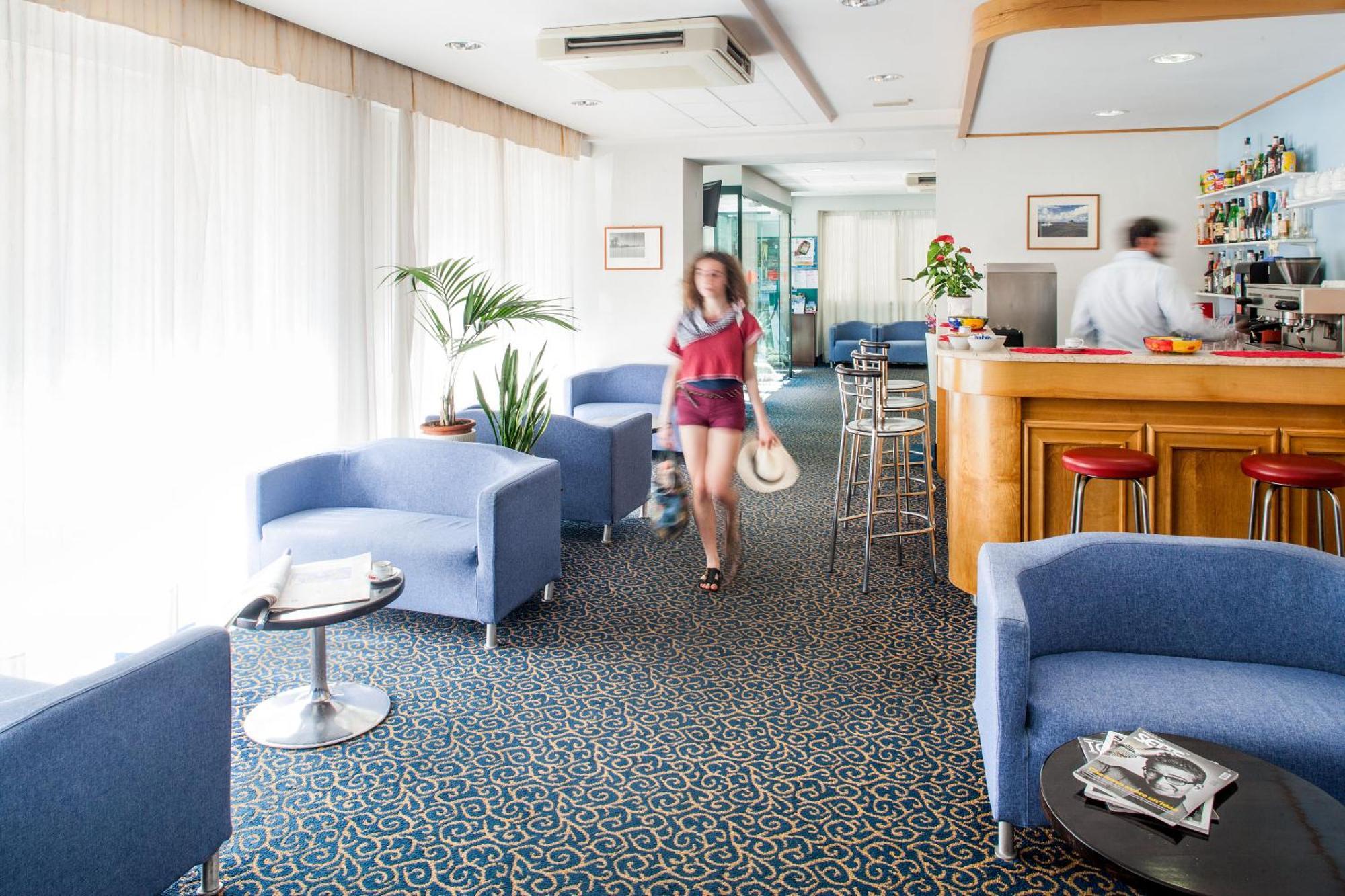 Hotel Curtis Centrale Alassio Bagian luar foto