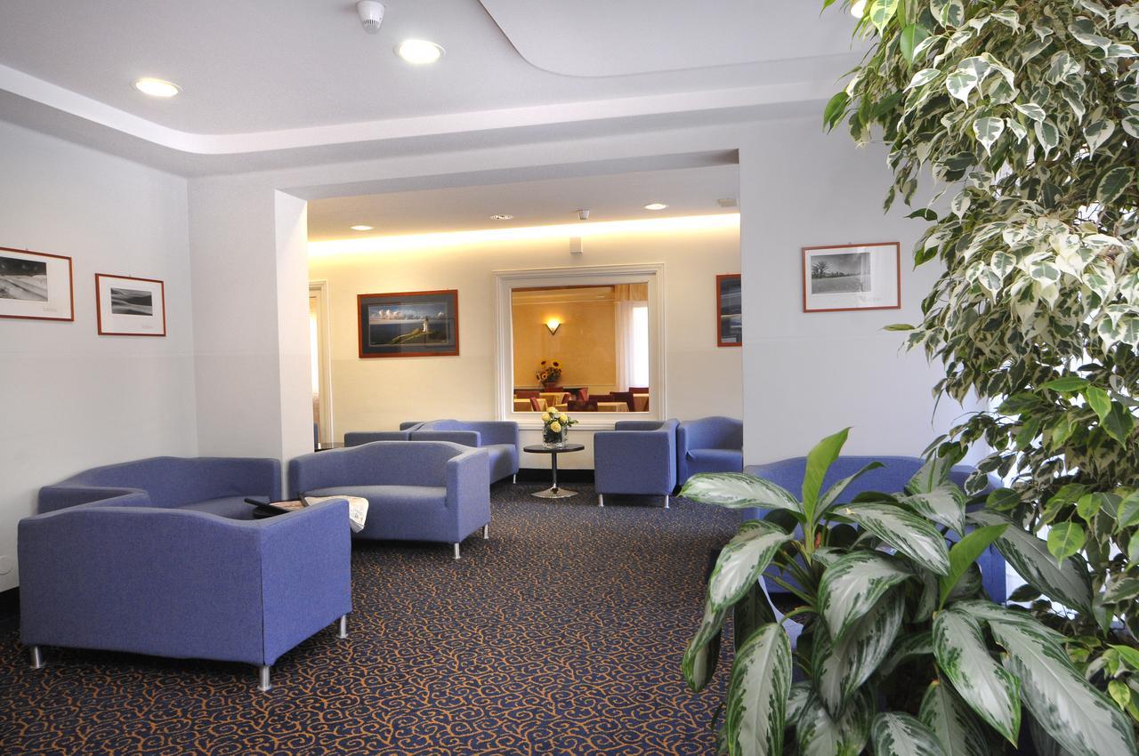 Hotel Curtis Centrale Alassio Bagian luar foto