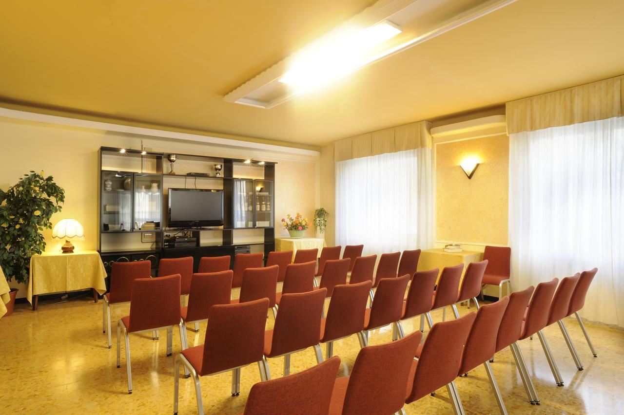 Hotel Curtis Centrale Alassio Bagian luar foto