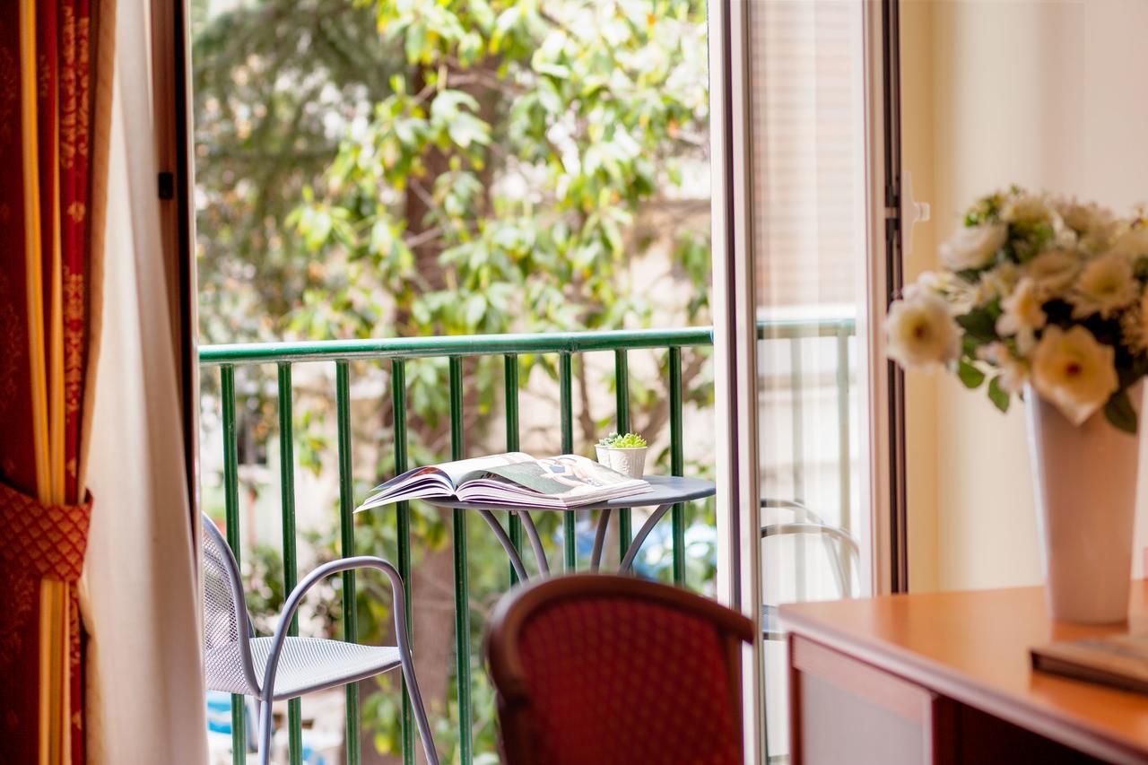 Hotel Curtis Centrale Alassio Bagian luar foto